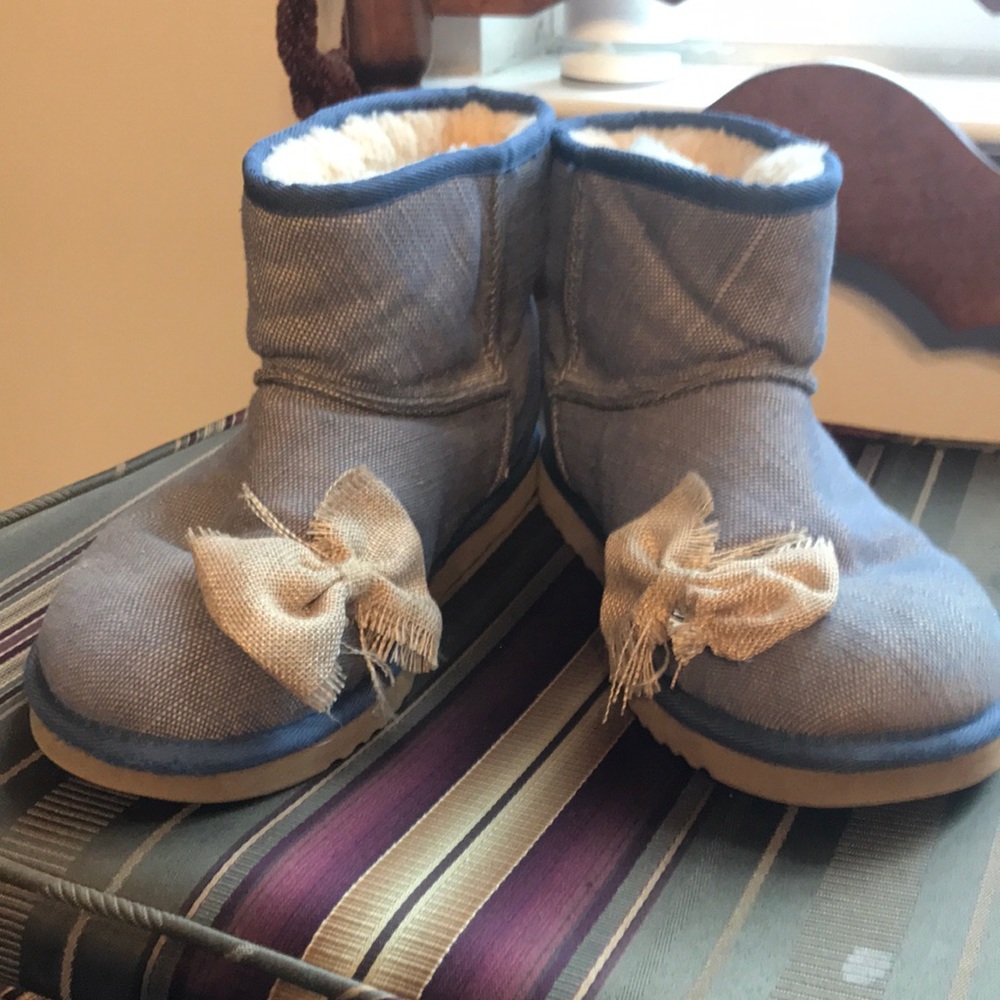 Vintage custom Ugg boots size 9 classic mini.